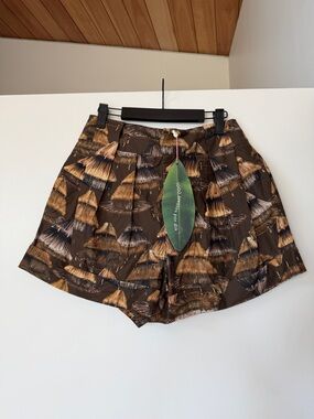 FARM Rio Straw Hut Print Shorts NWT 🌴 Brown Tropical XS 🛖🇧🇷